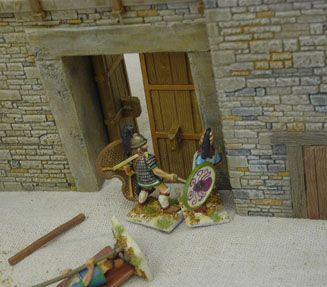 Diomedes and Anticlus open the gate.